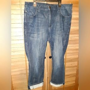 Ladies crop length blue denim jeans